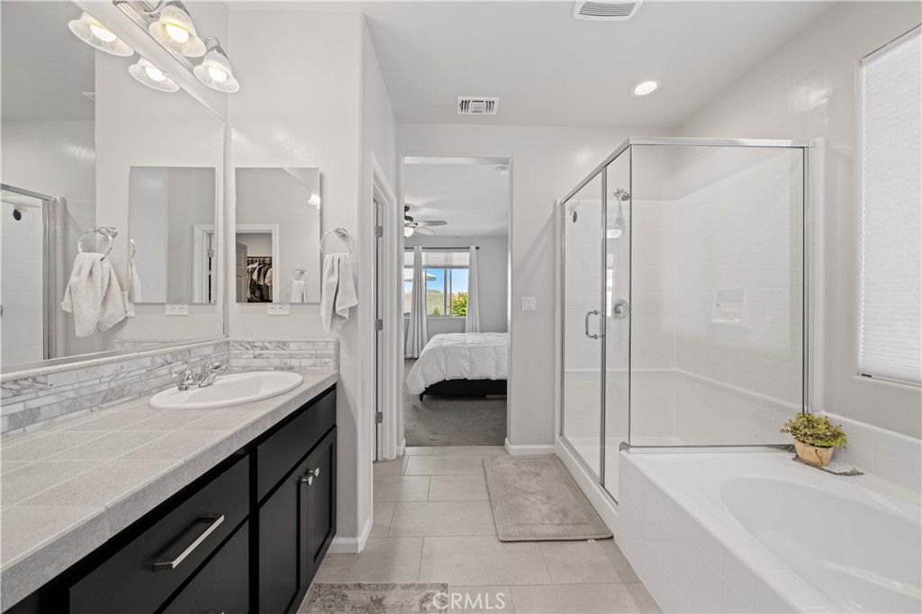 Image 24 of property listing at 227 Hammersmith, Bakersfield, CA 93314