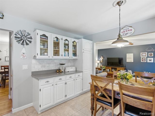 36829 Lansbury Lane, Farmington, MI 48335