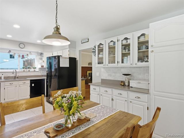 36829 Lansbury Lane, Farmington, MI 48335