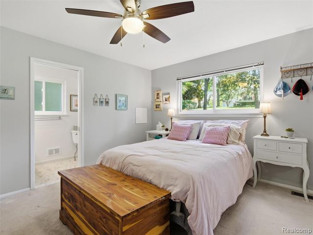 36829 Lansbury Lane, Farmington, MI 48335