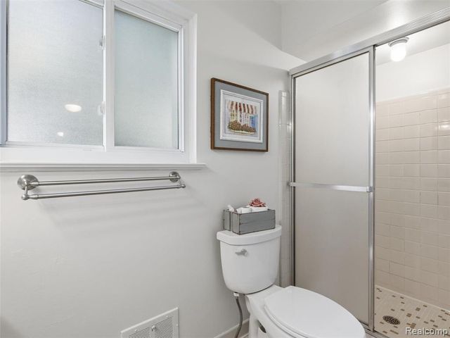 36829 Lansbury Lane, Farmington, MI 48335