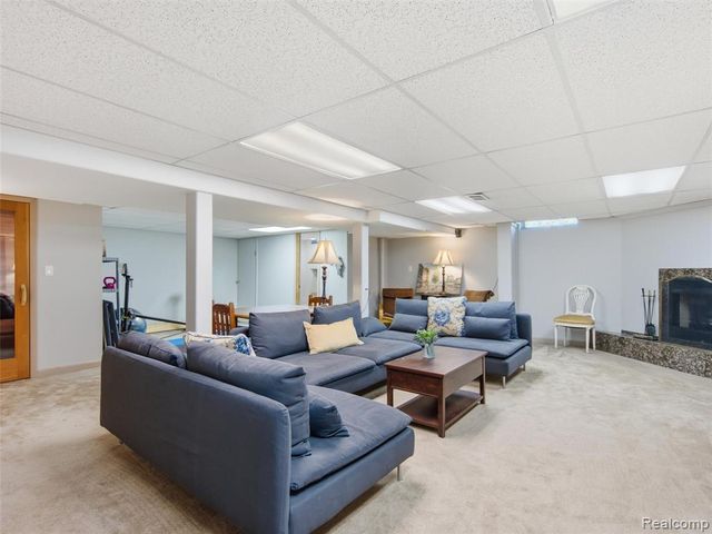 36829 Lansbury Lane, Farmington, MI 48335