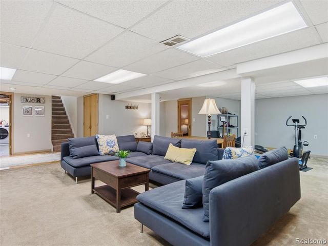 36829 Lansbury Lane, Farmington, MI 48335