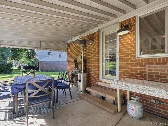 36829 Lansbury Lane, Farmington, MI 48335