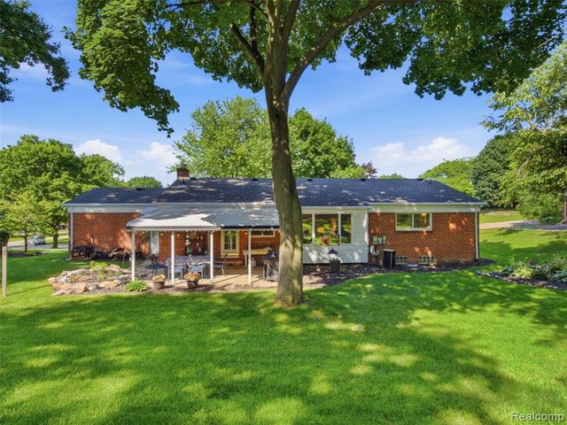 36829 Lansbury Lane, Farmington, MI 48335
