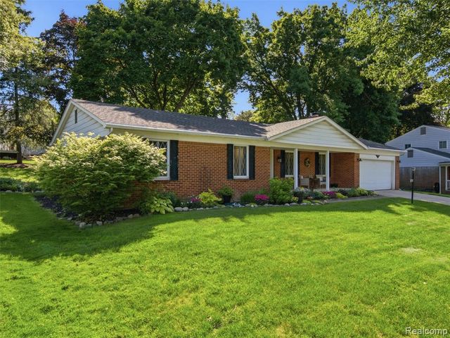 36829 Lansbury Lane, Farmington, MI 48335