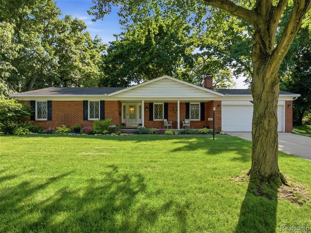 36829 Lansbury Lane, Farmington, MI 48335