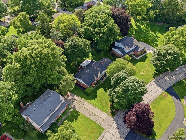 36829 Lansbury Lane, Farmington, MI 48335