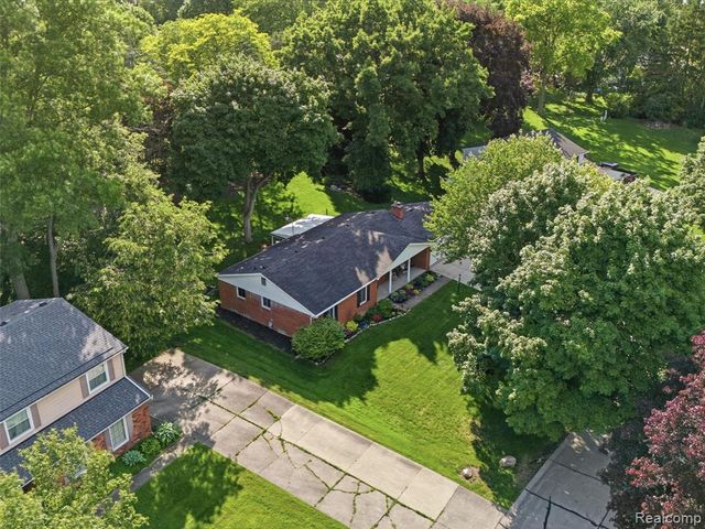 36829 Lansbury Lane, Farmington, MI 48335
