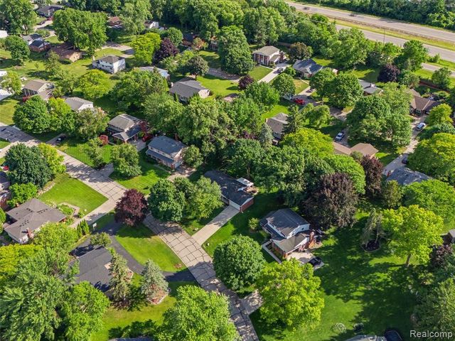 36829 Lansbury Lane, Farmington, MI 48335