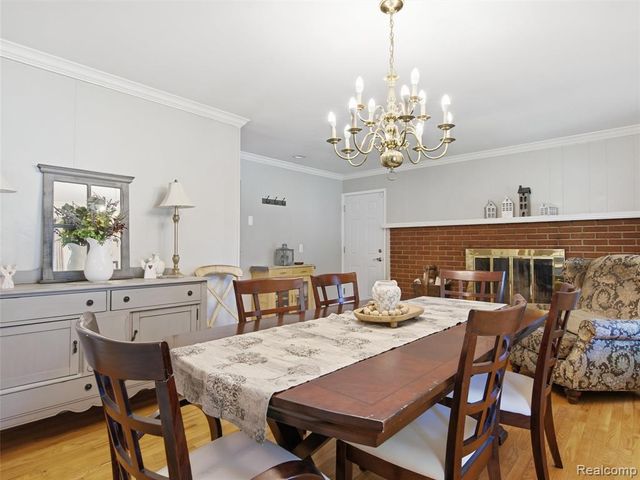 36829 Lansbury Lane, Farmington, MI 48335