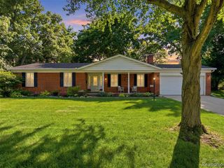 36829 Lansbury Lane, Farmington, MI 48335