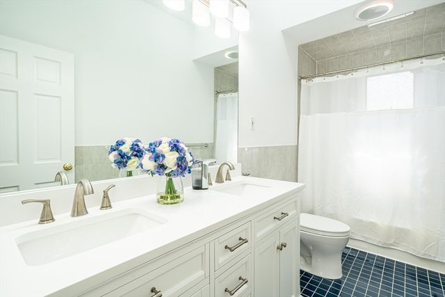 374 Woburn St, Lexington, MA 02420