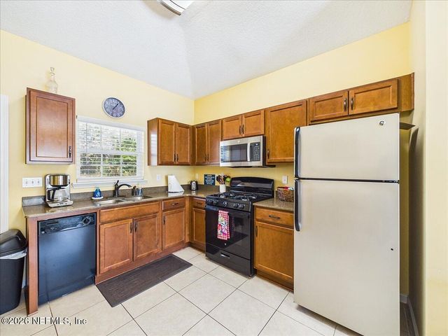 100 PILOTHOUSE Court, Palatka, FL 32177
