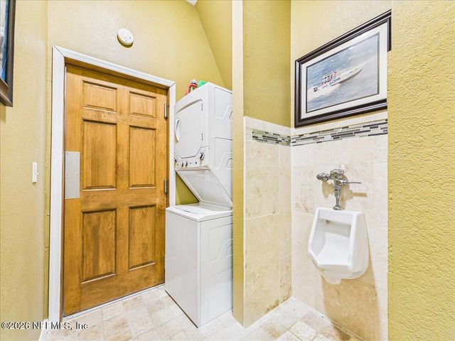 100 PILOTHOUSE Court, Palatka, FL 32177