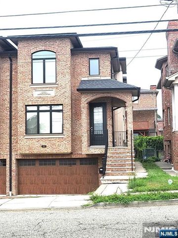 35 W Edsall Avenue B, Palisades Park, NJ 07650