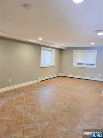 35 W Edsall Avenue B, Palisades Park, NJ 07650
