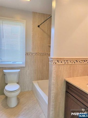 35 W Edsall Avenue B, Palisades Park, NJ 07650