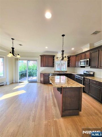 35 W Edsall Avenue B, Palisades Park, NJ 07650