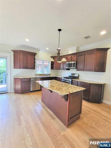 35 W Edsall Avenue B, Palisades Park, NJ 07650