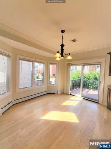35 W Edsall Avenue B, Palisades Park, NJ 07650