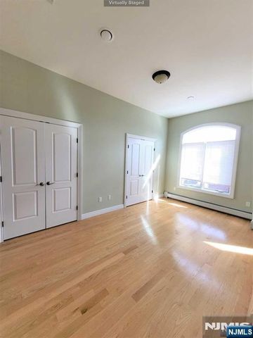 35 W Edsall Avenue B, Palisades Park, NJ 07650