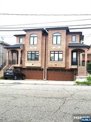35 W Edsall Avenue B, Palisades Park, NJ 07650