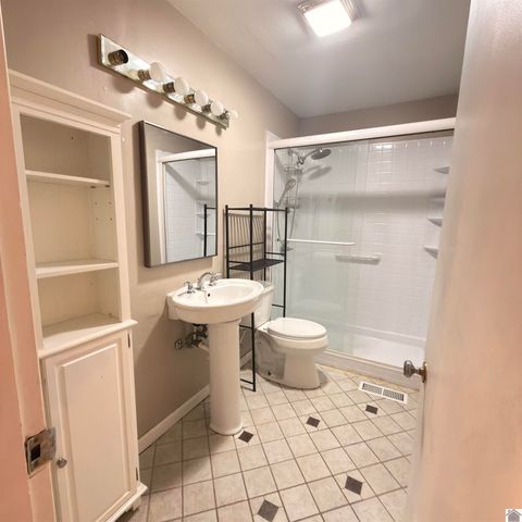 124 Division St, Grand Rivers, KY 42045