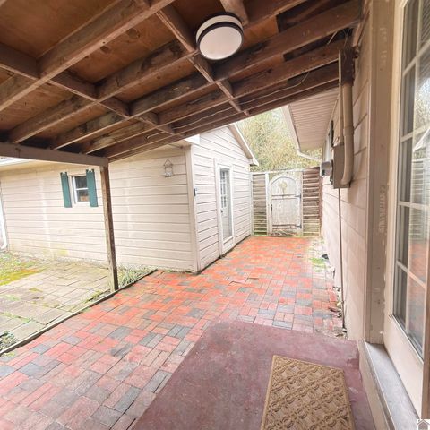 124 Division St, Grand Rivers, KY 42045