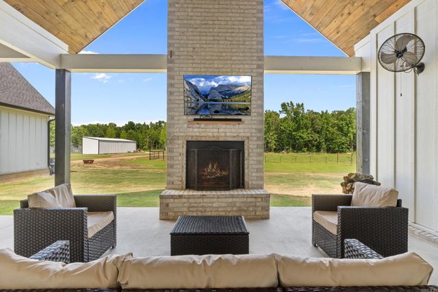 157 S Mt Olive Road, Vilonia, AR 72173