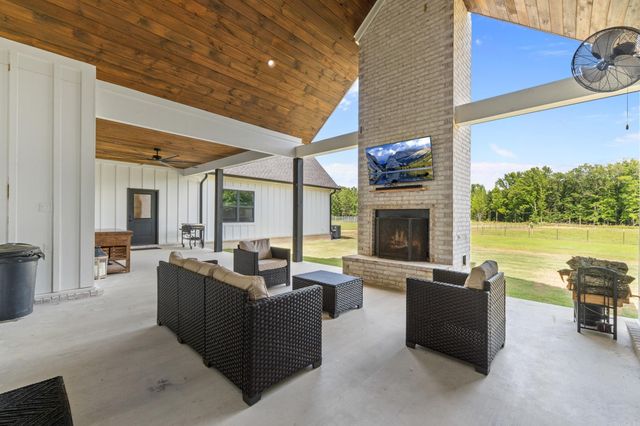 157 S Mt Olive Road, Vilonia, AR 72173