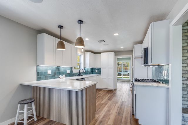 2406 Shelia Street, Pearland, TX 77581