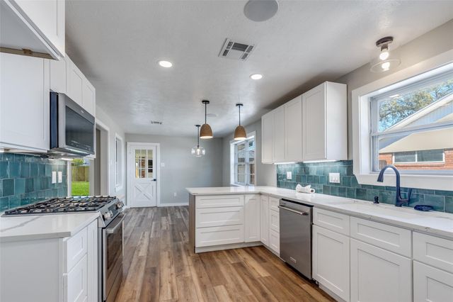 2406 Shelia Street, Pearland, TX 77581