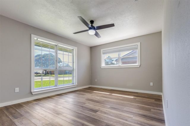 2406 Shelia Street, Pearland, TX 77581