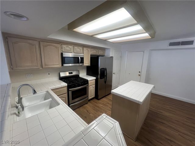 2628 Golden Sands Drive, Las Vegas, NV 89128