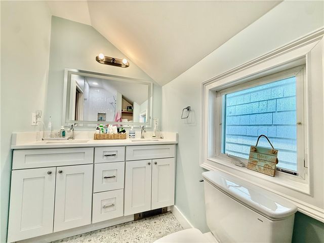 18 Carey Street, Newport, RI 02840