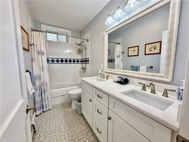 18 Carey Street, Newport, RI 02840