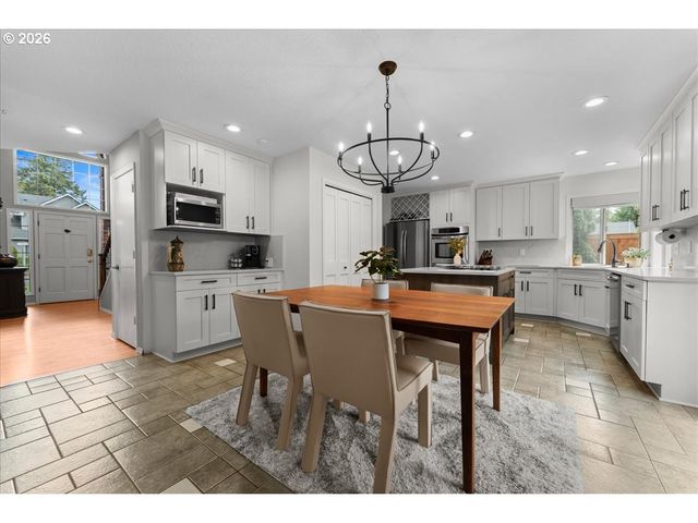 15611 PARTRIDGE Dr, Lake Oswego, OR 97035