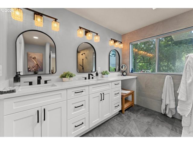 15611 PARTRIDGE Dr, Lake Oswego, OR 97035