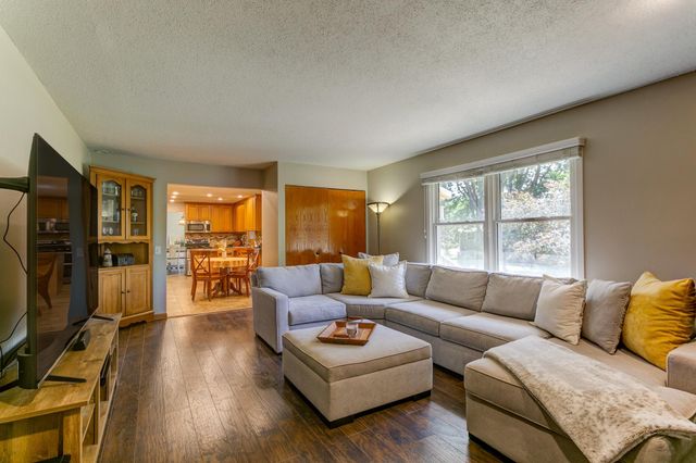4880 149th Court, Apple Valley, MN 55124