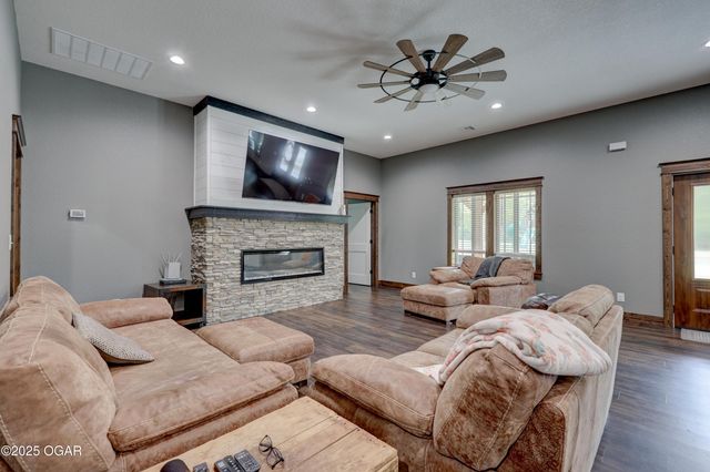 6675 Co Rd 80, Carthage, MO 64836