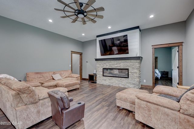 6675 Co Rd 80, Carthage, MO 64836