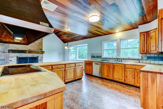 67 Kimble Ln, Sparta Twp., NJ 07871