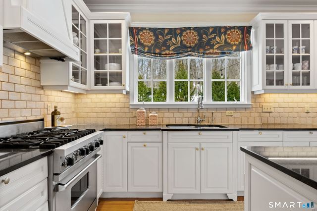 10 Pheasant Hill Road, Weston, CT 06883