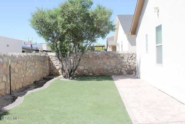 853 BLUE PARK Avenue, Santa Teresa, NM 88008