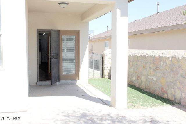 853 BLUE PARK Avenue, Santa Teresa, NM 88008