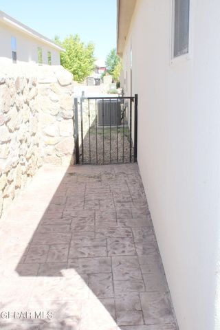 853 BLUE PARK Avenue, Santa Teresa, NM 88008