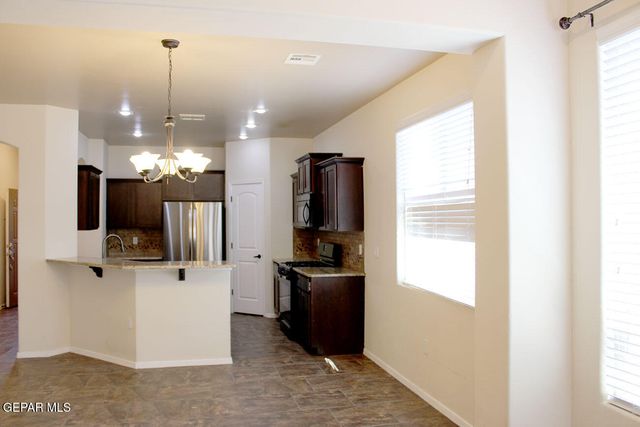 853 BLUE PARK Avenue, Santa Teresa, NM 88008