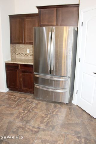 853 BLUE PARK Avenue, Santa Teresa, NM 88008
