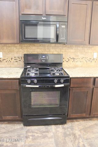 853 BLUE PARK Avenue, Santa Teresa, NM 88008
